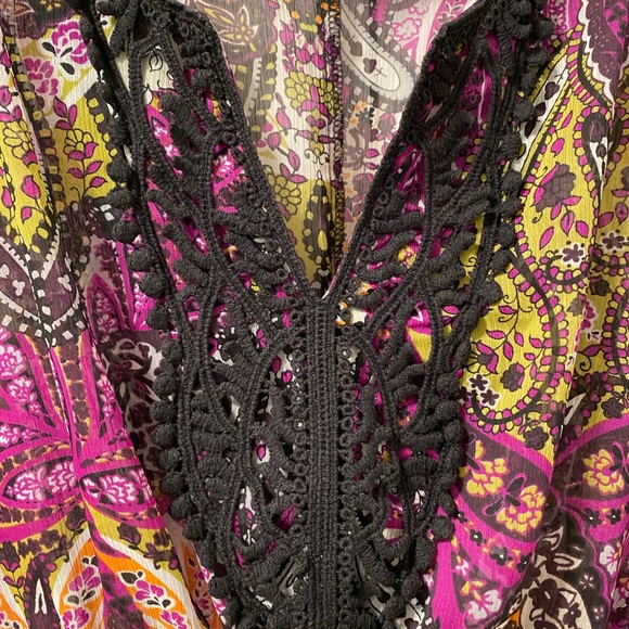 Print Top w/ Lace Detail - Picture 2 of 2